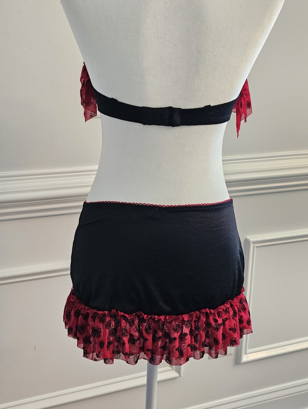 Vintage-Style Red & Black Rose Ruffle Lingerie Set - 2 Piece - Picture 4 of 13